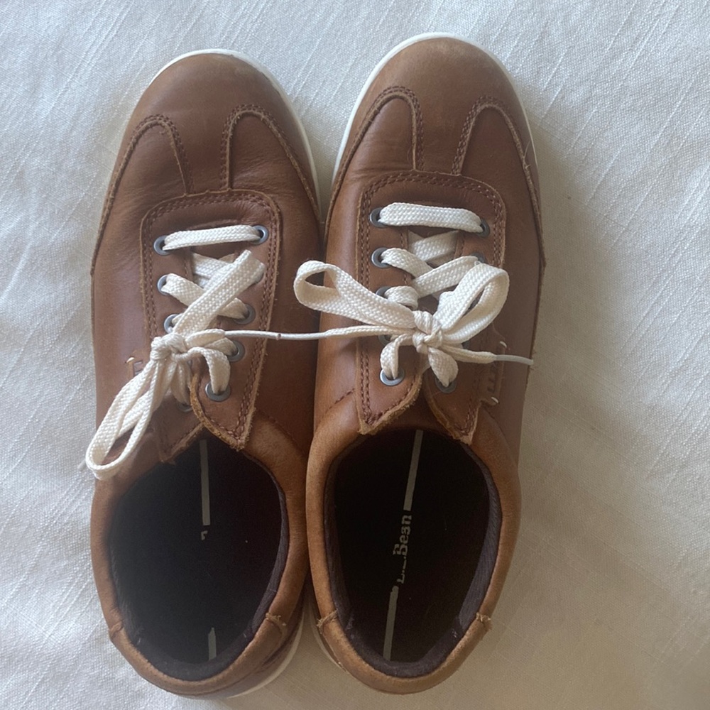 Leather sneakers